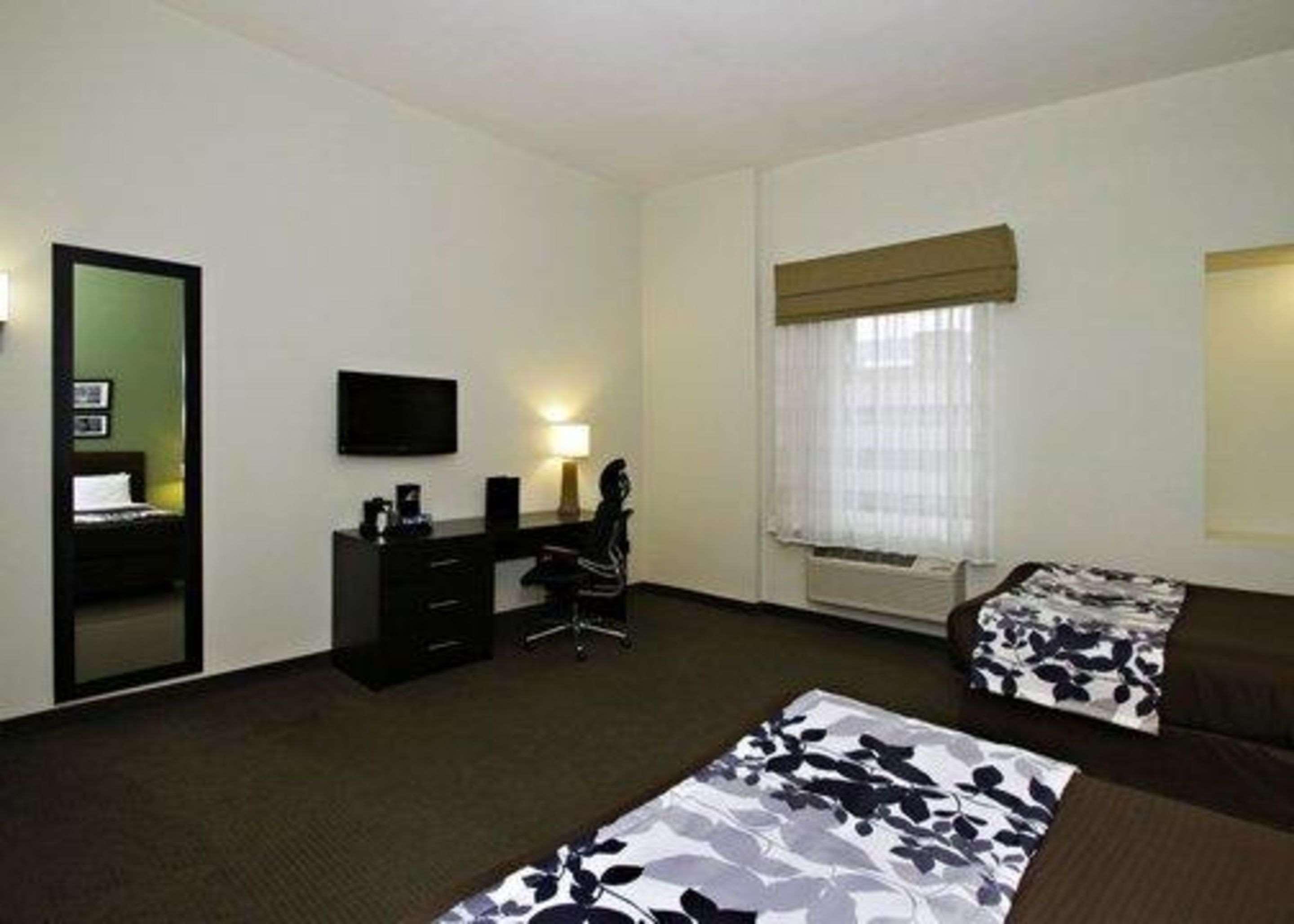 Sleep Inn & Suites Downtown Inner Harbor 11/30