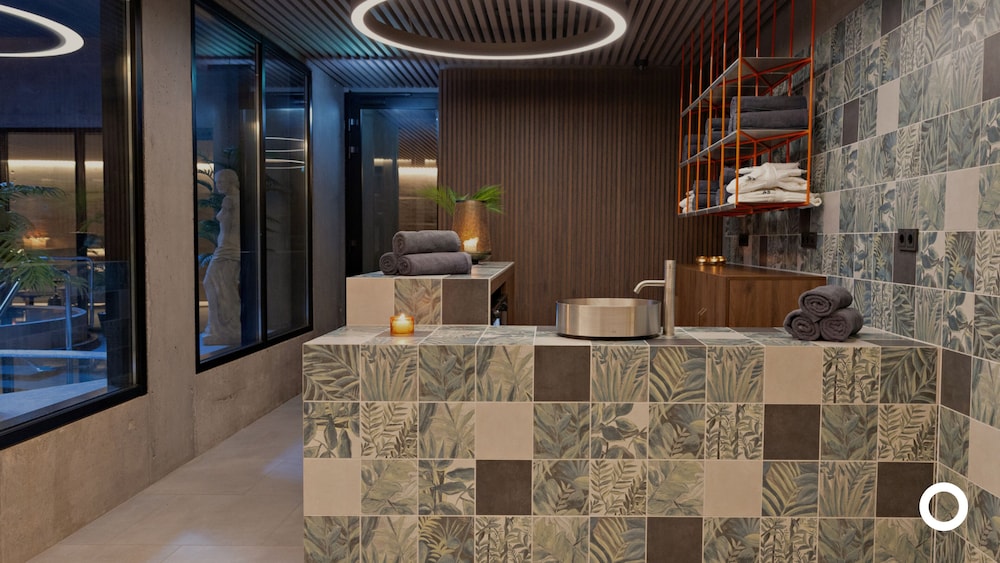 Grandi By Center Hotels 8/67