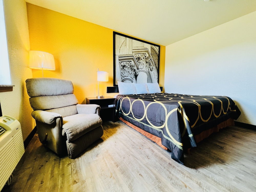 Super 8 by Wyndham Elizabethtown 30/61