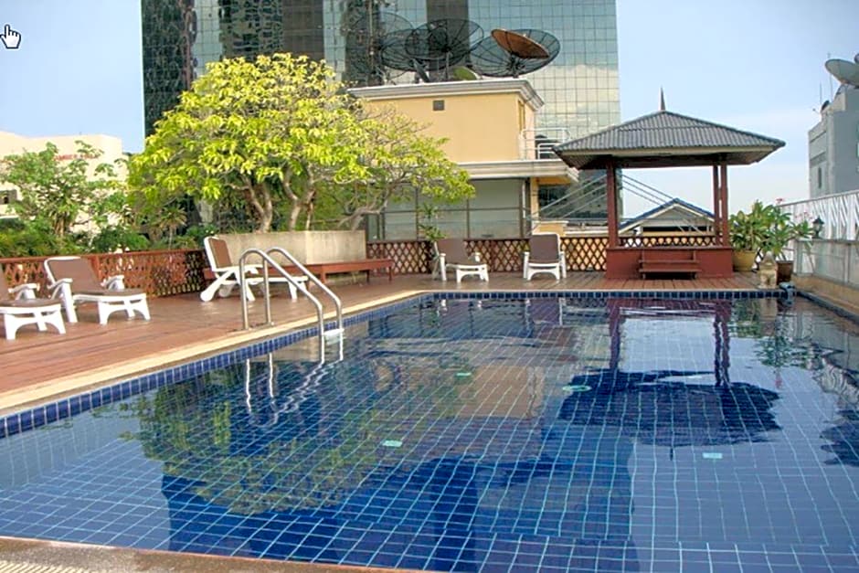 King Royal Garden Inn 20/32