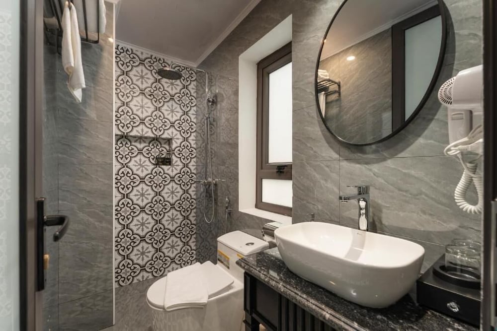 Hanoi Embrace Boutique Hotel 35/39