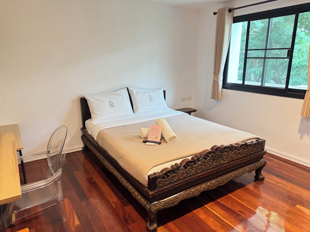 DELUXE, DOUBLE BED