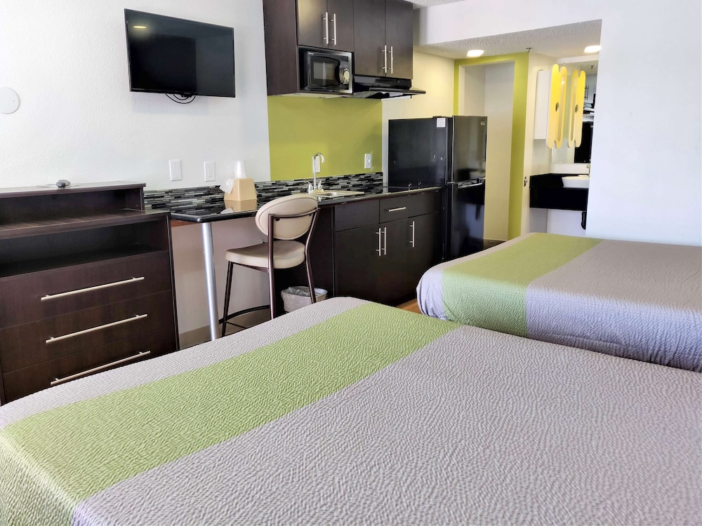 Studio6 Fresno, CA - Extended Stay 23/37