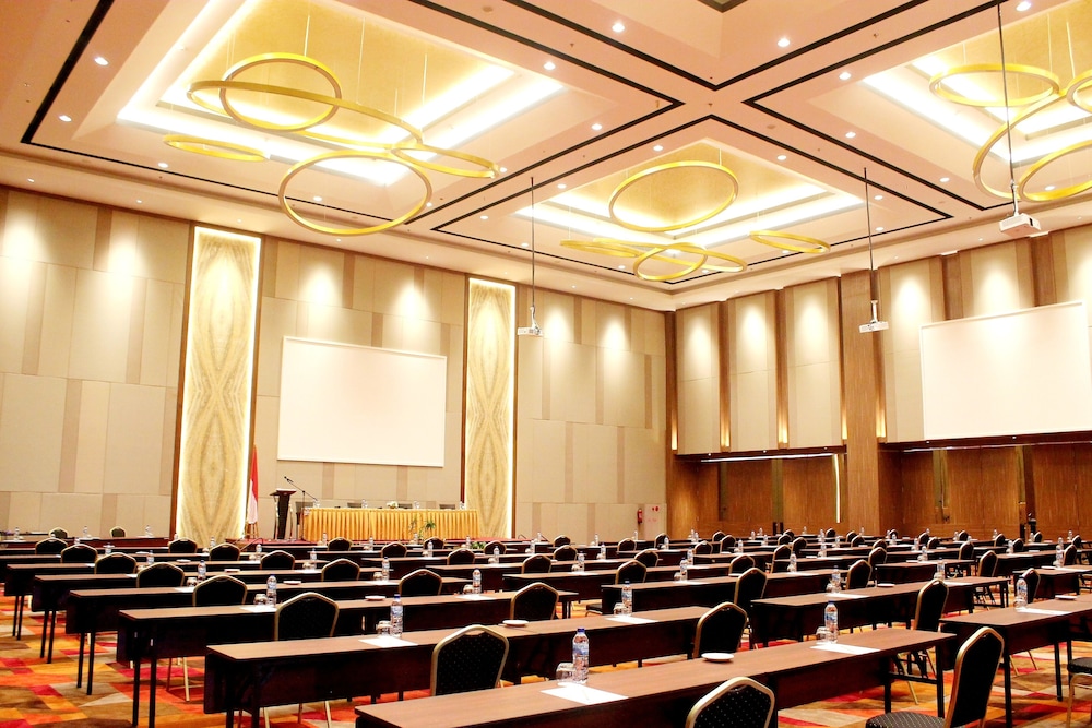 The ZHM Premiere Padang 61/69