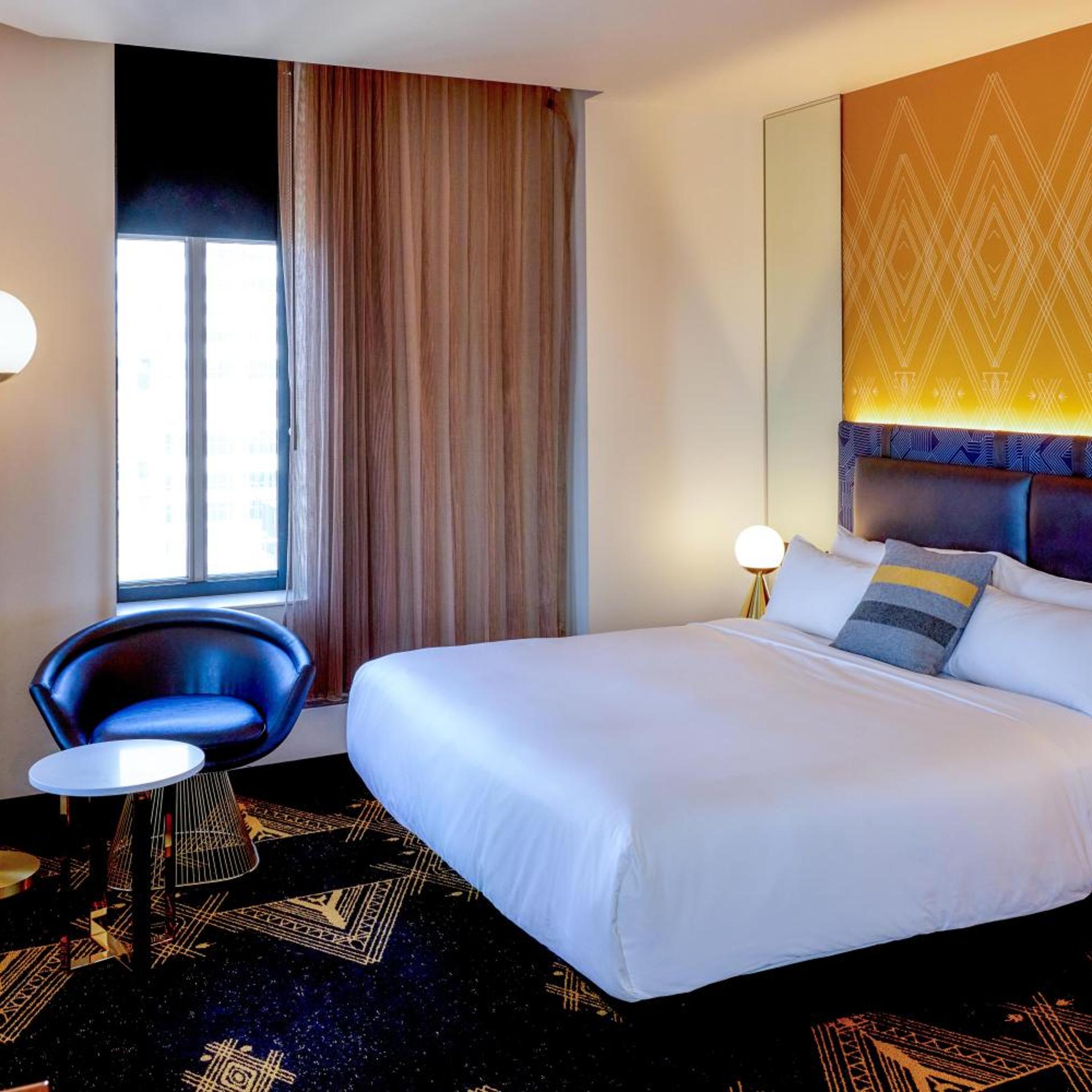 Cool, Guest Room, King Bed, Corner