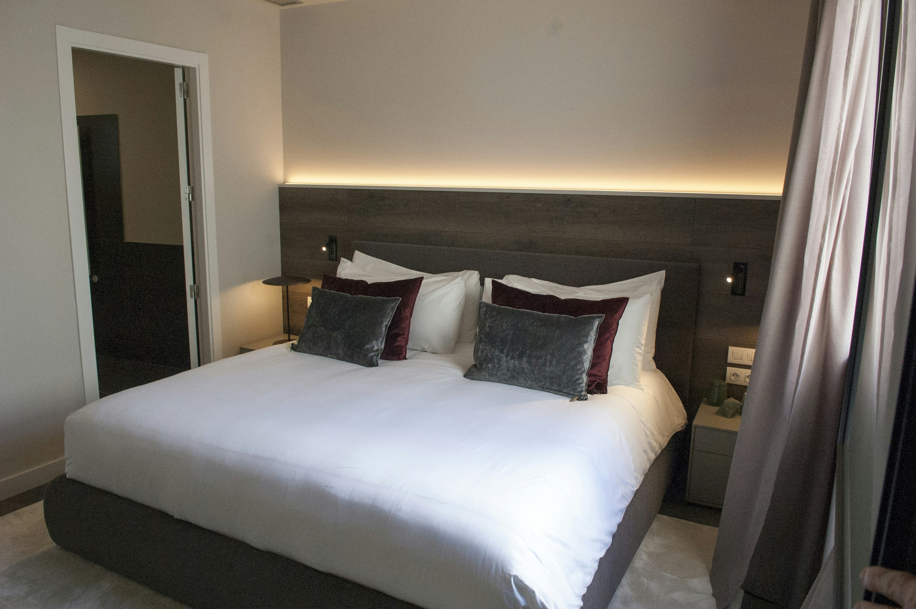 CASAGRAND LUXURY SUITES 20/76