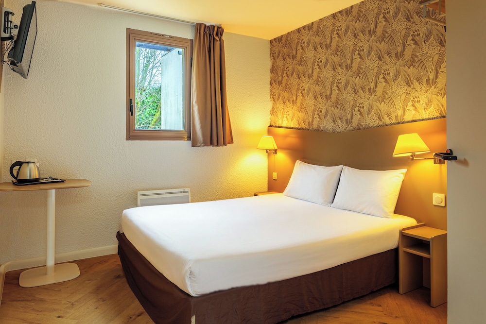 غرفة قياسية بسرير مزدوج
