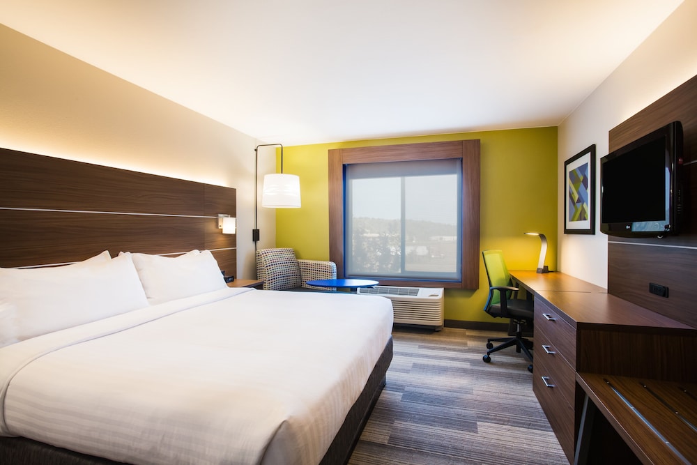 Holiday Inn Express Suites Cedar City 14/49