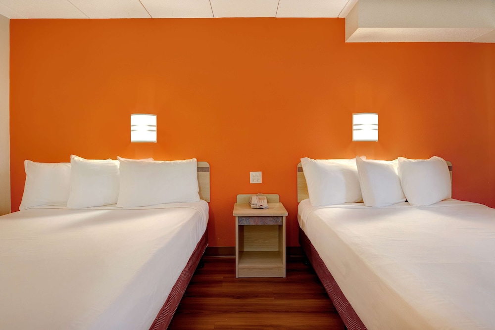 Motel6 Lakeville, MN - South - Lakeville 30/59
