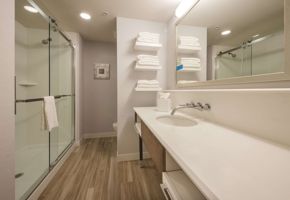 Hampton Inn Suites Seattle Redmond Wa 12/38