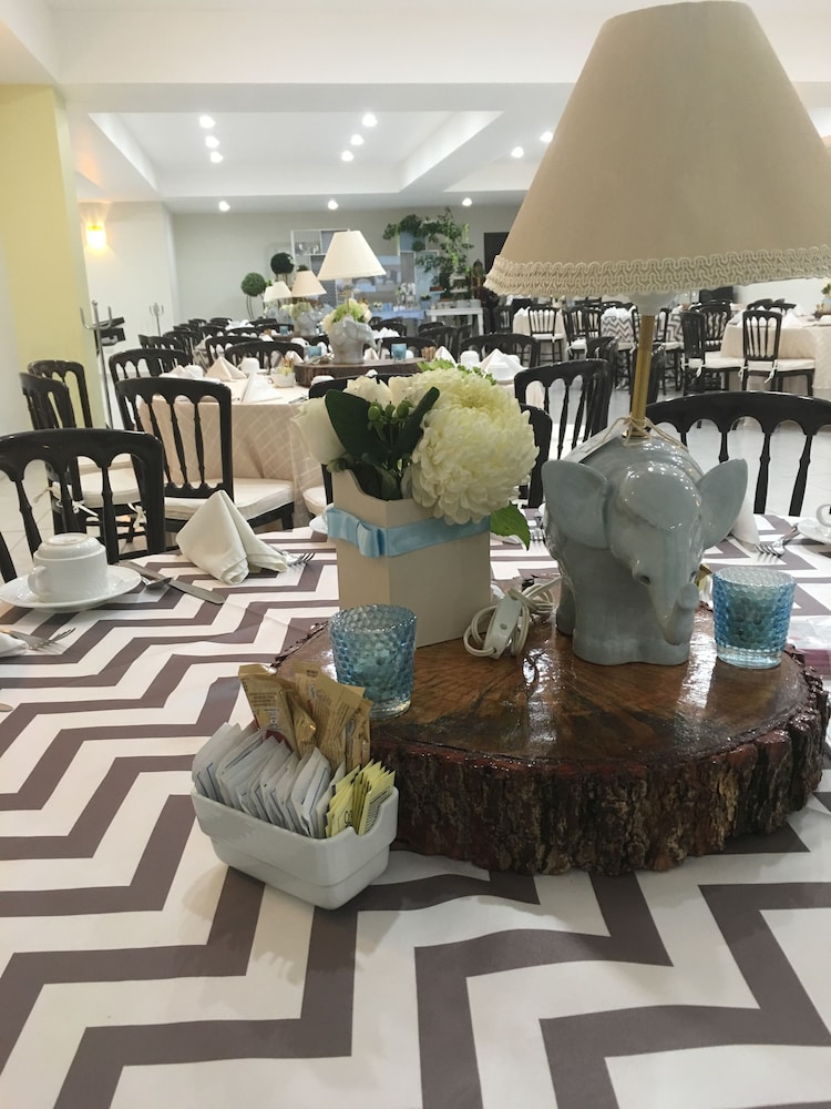Tabasco Inn 18/25