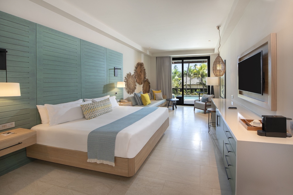 UNIQUE KING - SWIM UP JUNIOR SUITE