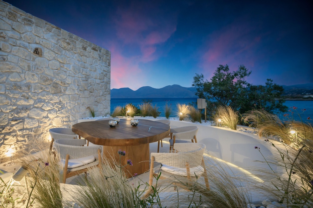 The Island Concept 47/51