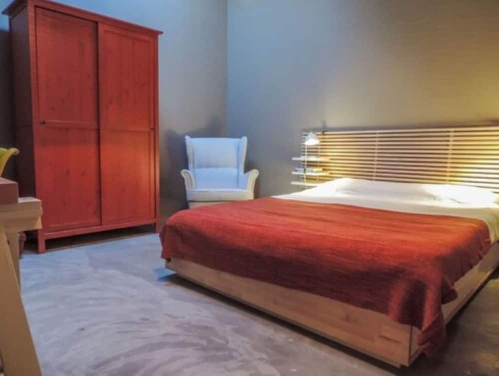 Liv Inn Guest House 8/46