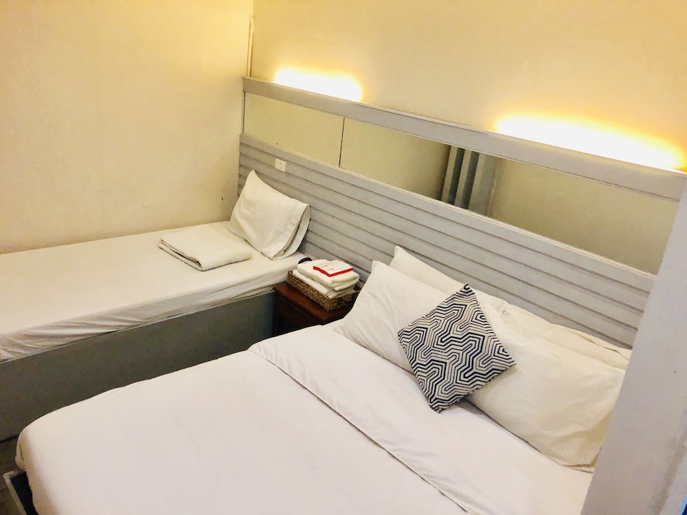 Hometown Hotel Bacolod - Lacson 33/74
