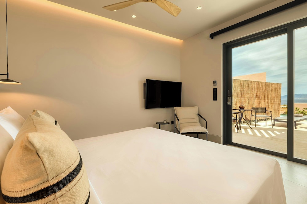 Zen, Retreat, King Bed, Sea View, with Pool
