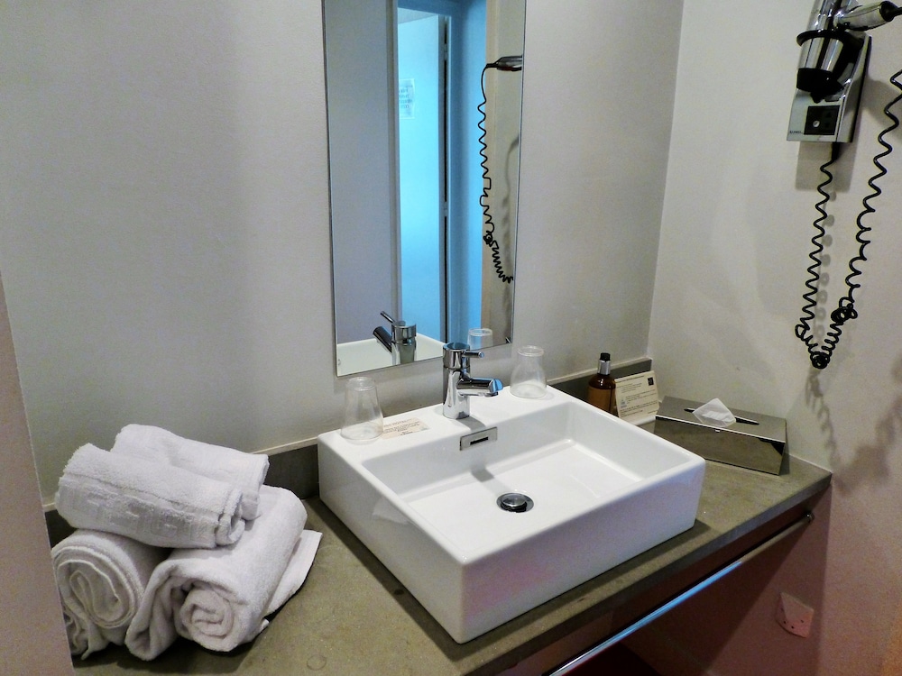 Bliss Hotel 30/70