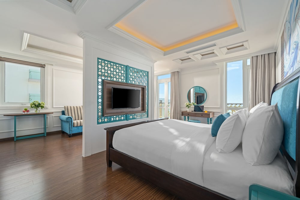 EXECUTIVE, SUITE, OCEAN VIEW, BALCONY