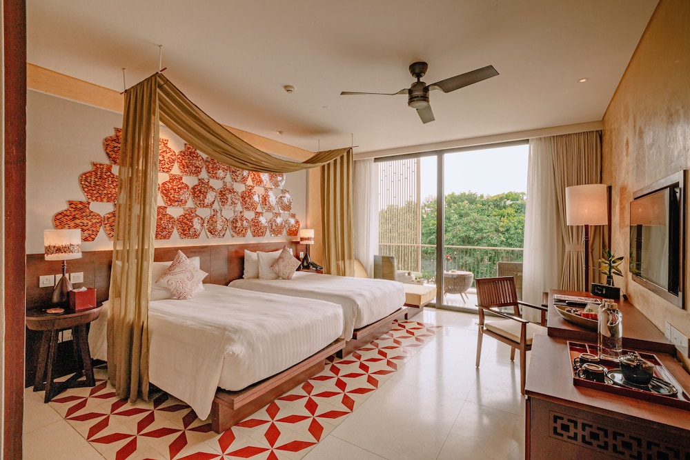 Deluxe, Double or Twin Bed, Garden View