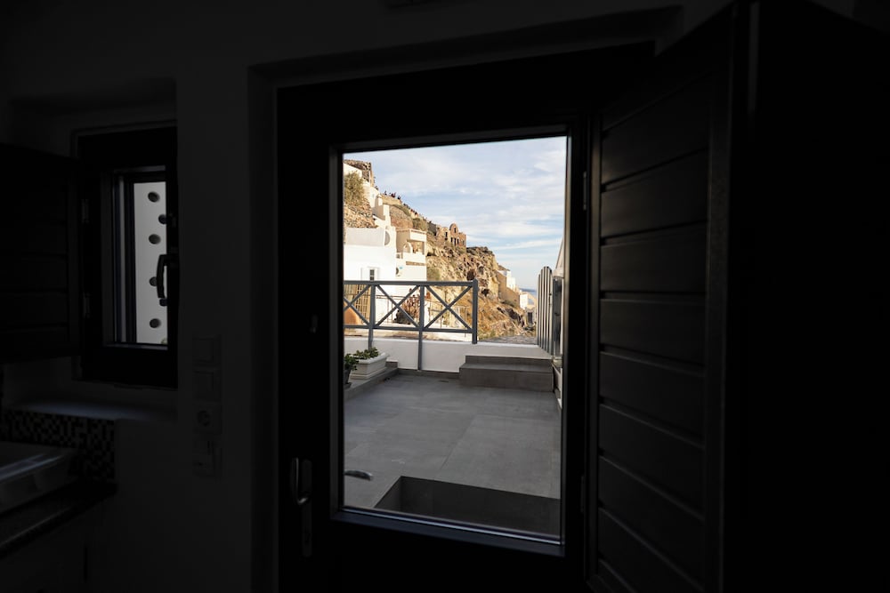 White Side Suites 18/50