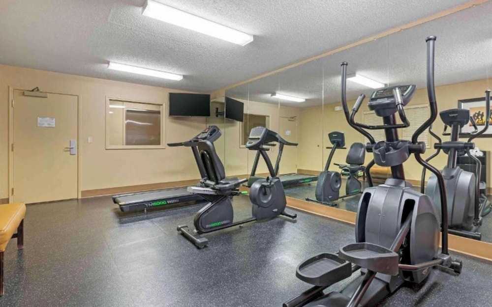 Studio 6 Extended Stay South Bend Mishawaka South IN 34/60