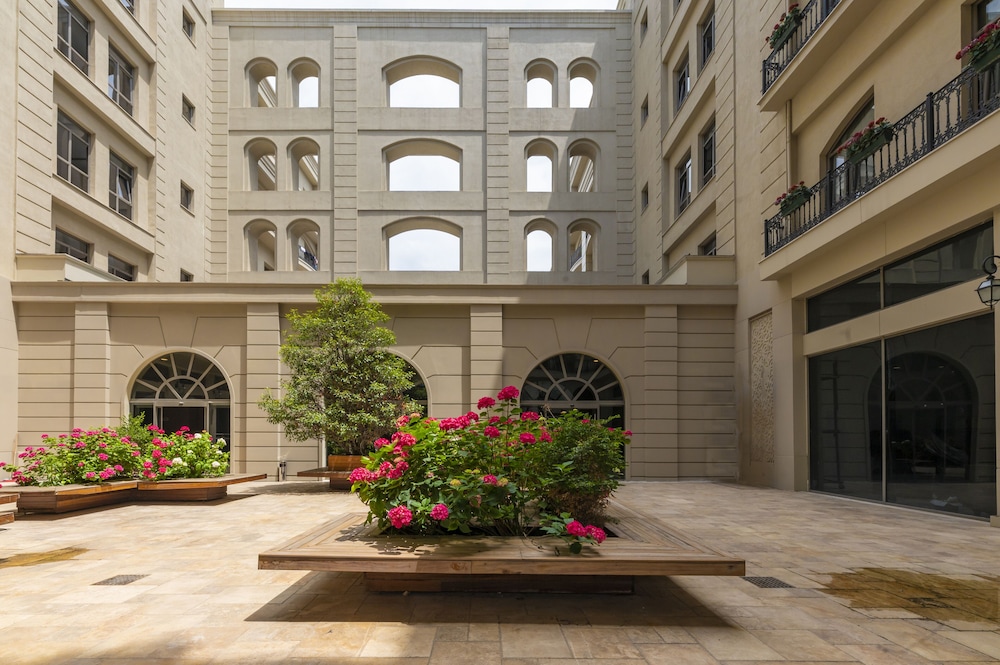 Agora Suites 3/67
