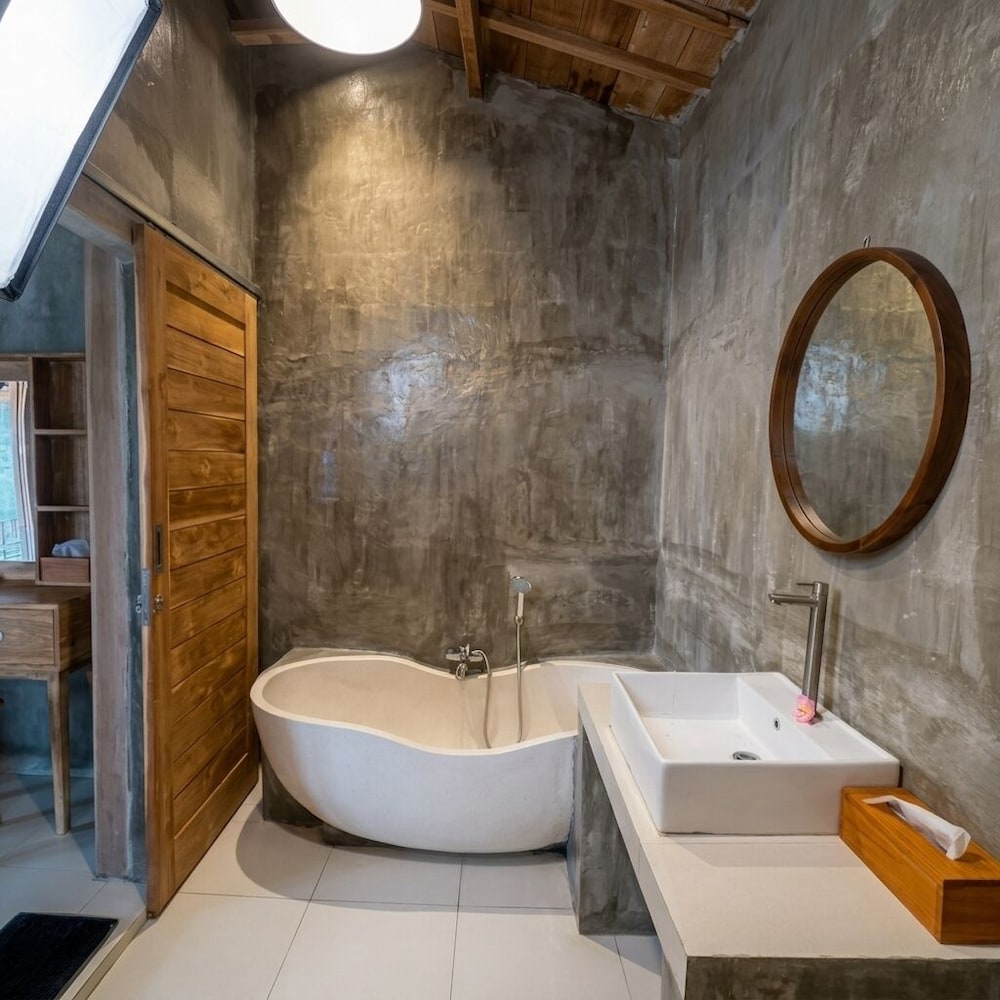 Sunday Huts Lembongan 50/50