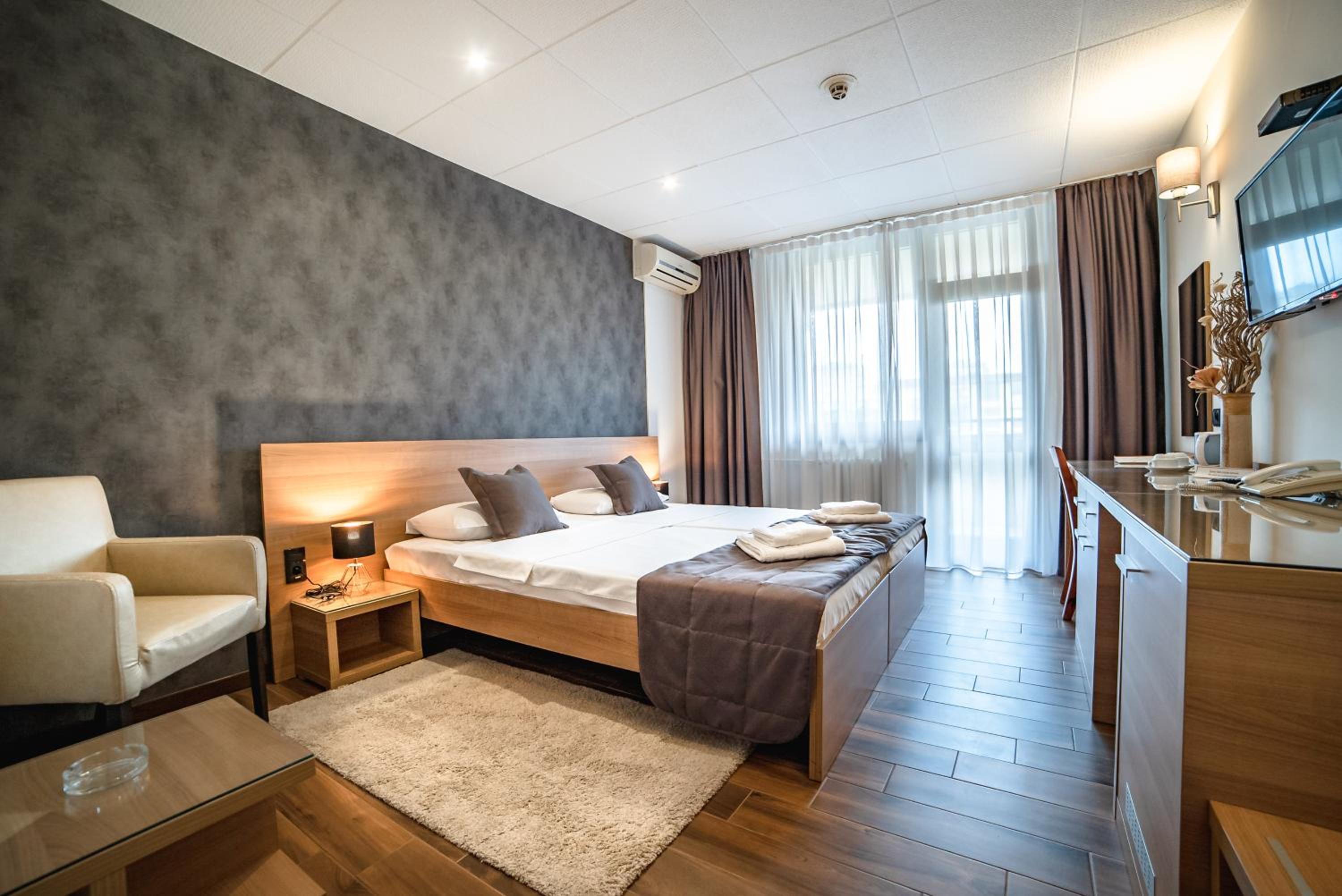 Novi Sad Hotel 11/54