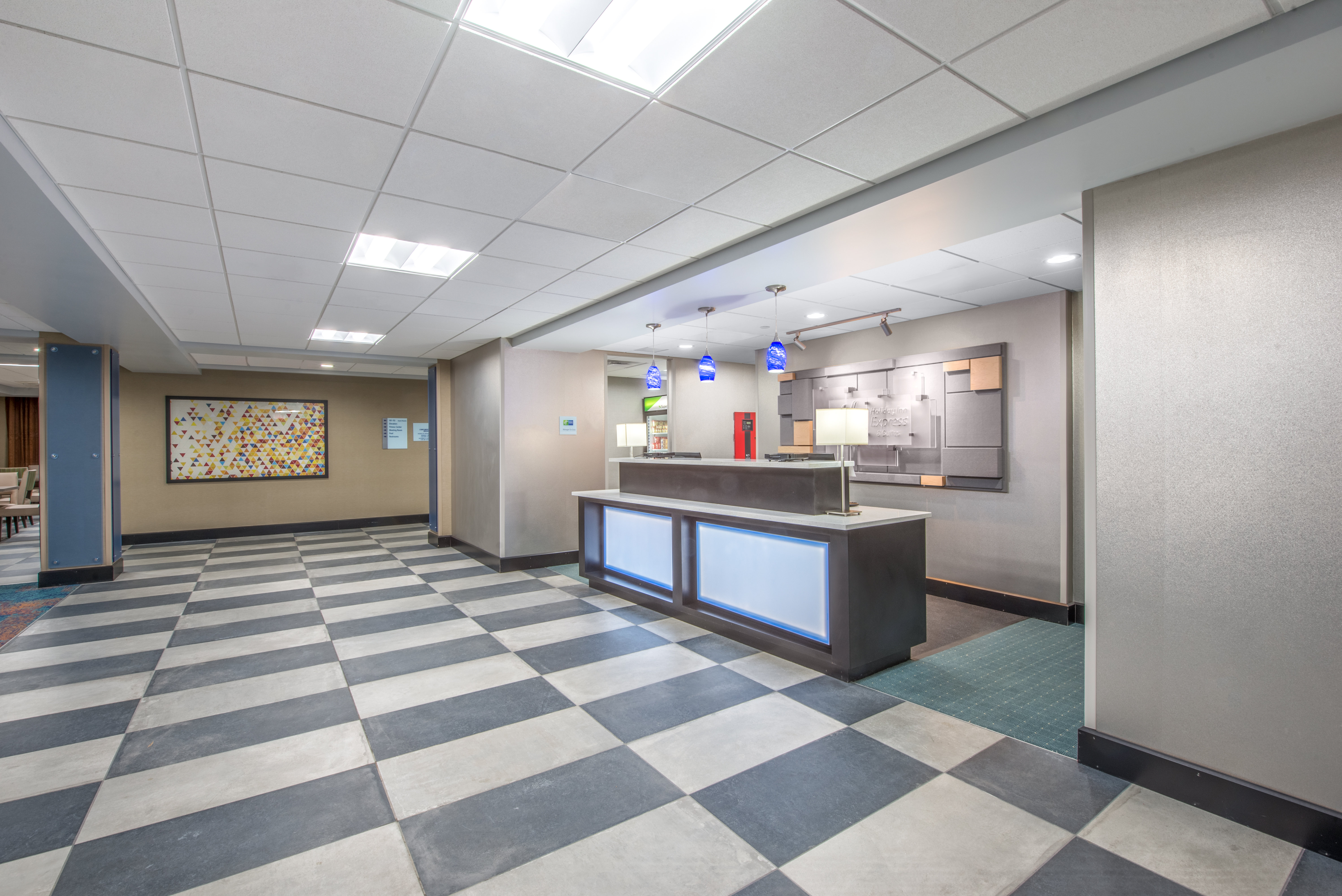 Holiday Inn Express Suites Shawnee Kansas City West 8/67