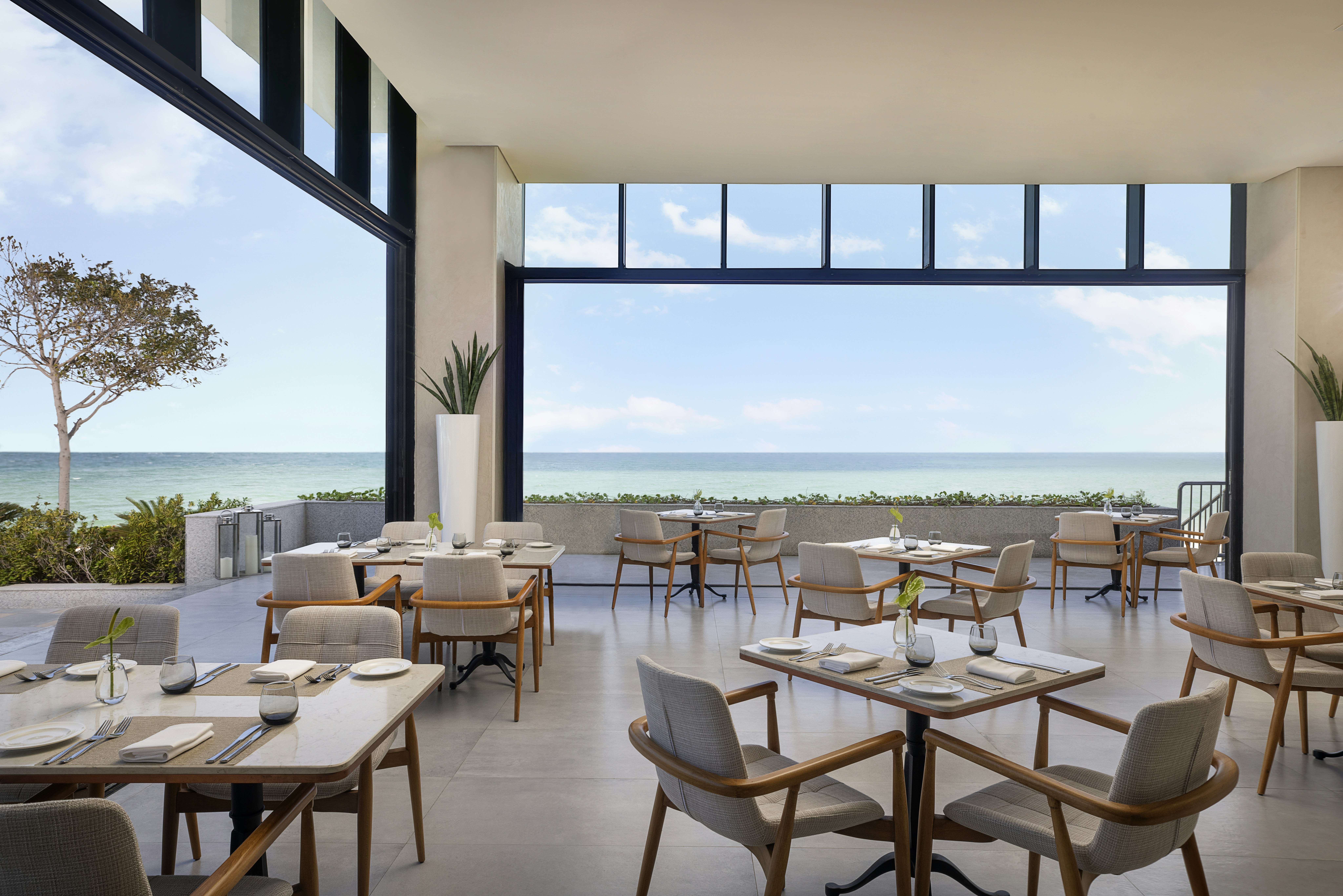Beach Bay Hotel Mirfa, Edge by Rotana 36/48