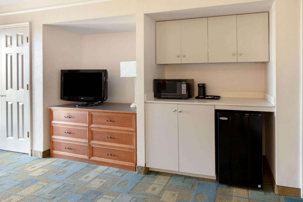 La Quinta Inn Phoenix Sky Harbor Airport 14/40