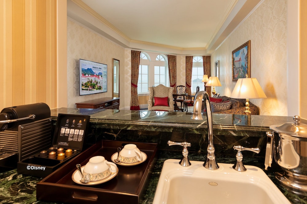 Hong Kong Disneyland Hotel 54/71