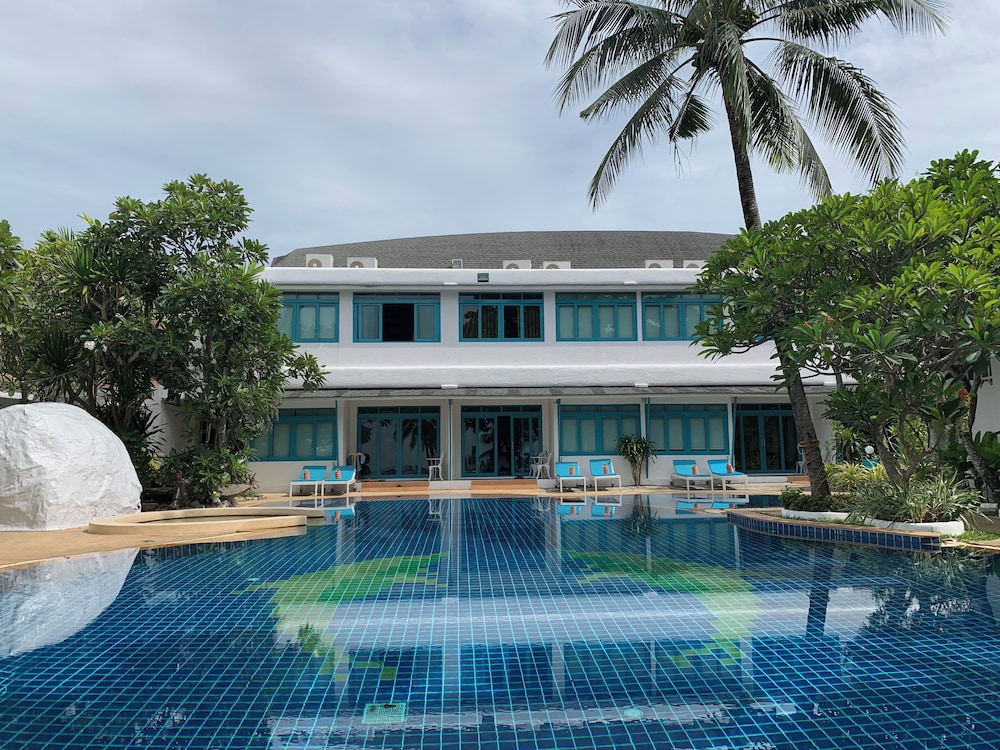Sand Sea Beach Resort in KOH SAMUI