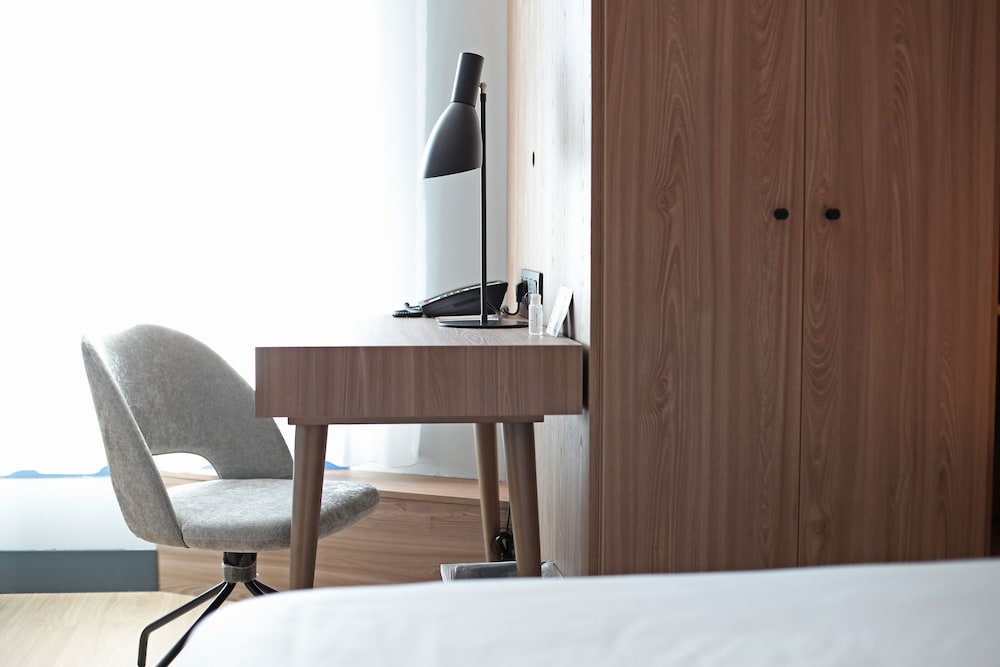 radisson hotel nice airport 74/82