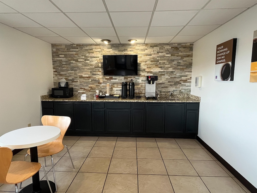 Lobby at Studio6 Suites Urbana, IL, CHAMPAIGN - IL