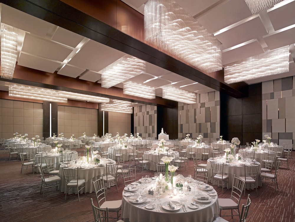 New World Makati Hotel 46/47
