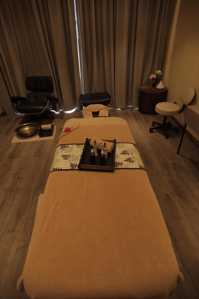 Radisson Resort Hatgad Saputara 62/74
