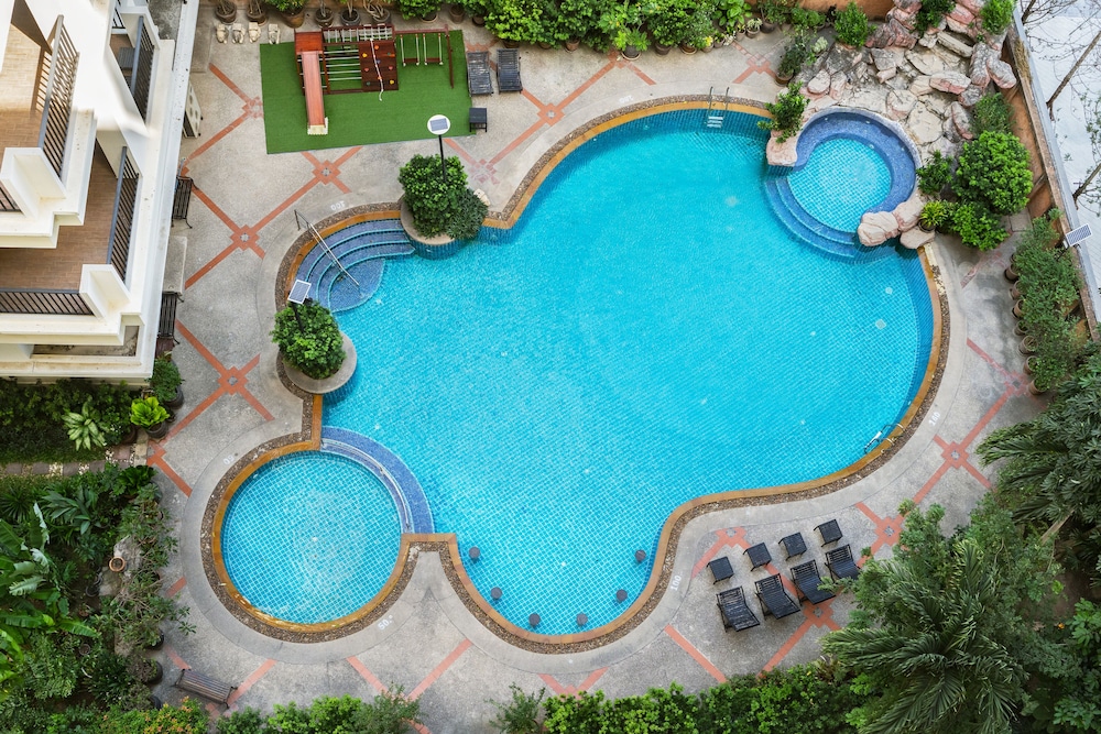 Mike Garden Resort Hotel 57/61