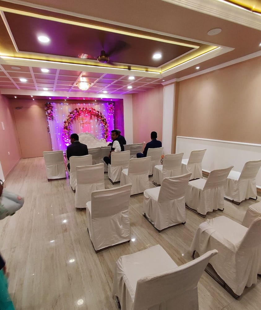 Hotel Prabhat 36/50