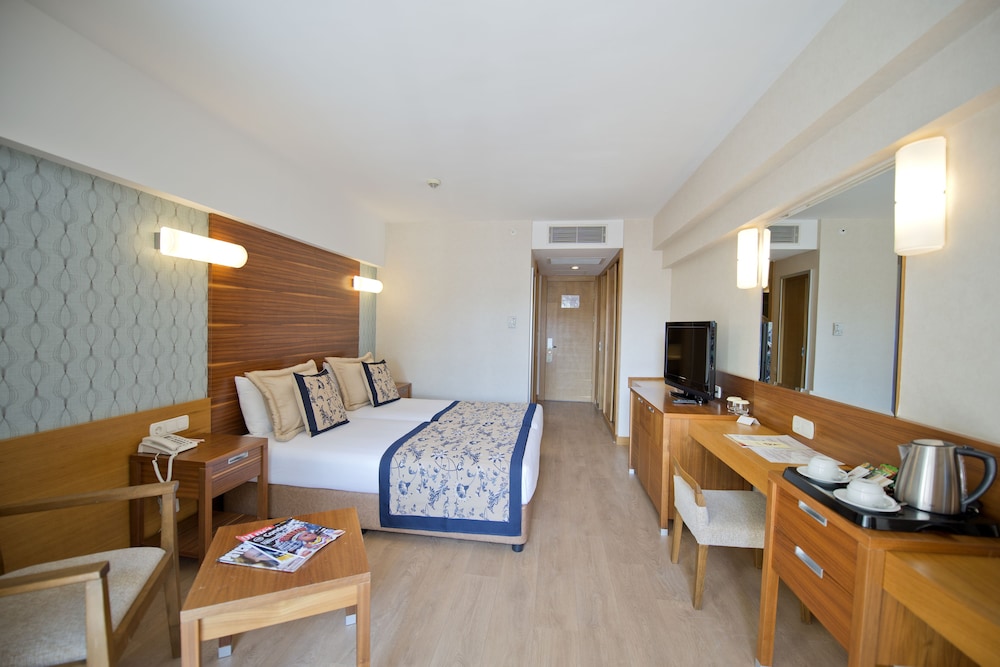 Trendy Side Beach - Adults Only 16 Plus 18/71