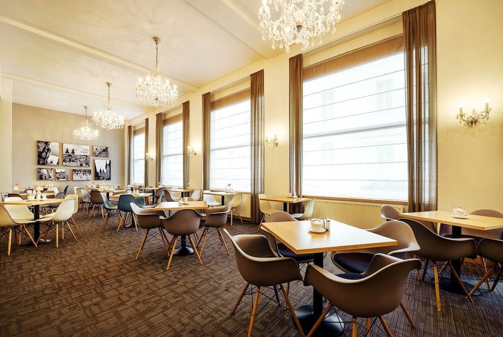 Central Hotel 44/47