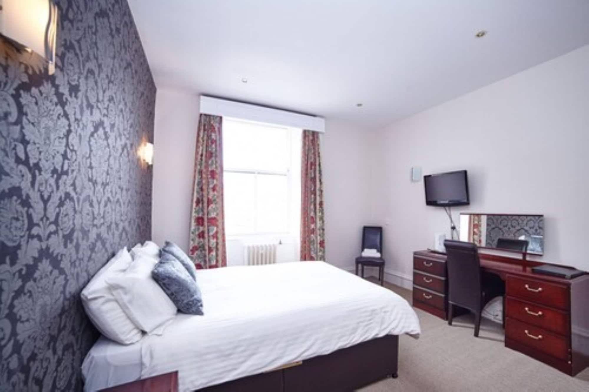 ROOM, DOUBLE BED