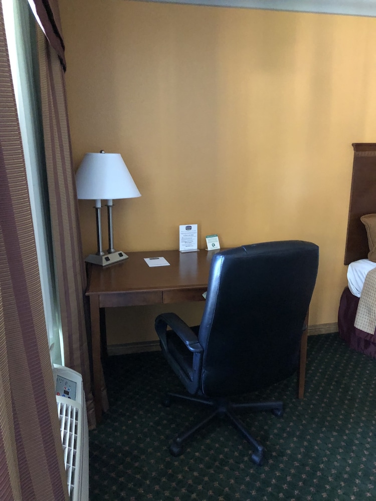 Cloverdale Wine Country Inn and Suites 39/47