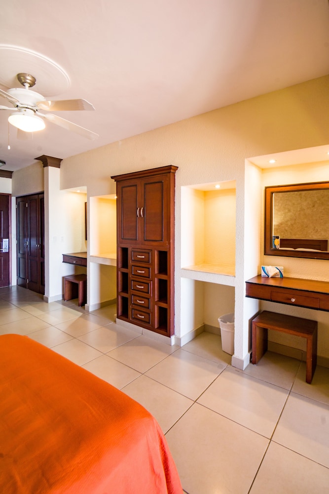 Hotel Palmas De Cortez 28/50