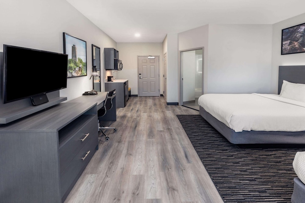 La Quinta Inn & Suites by Wyndham Ardmore 7/23