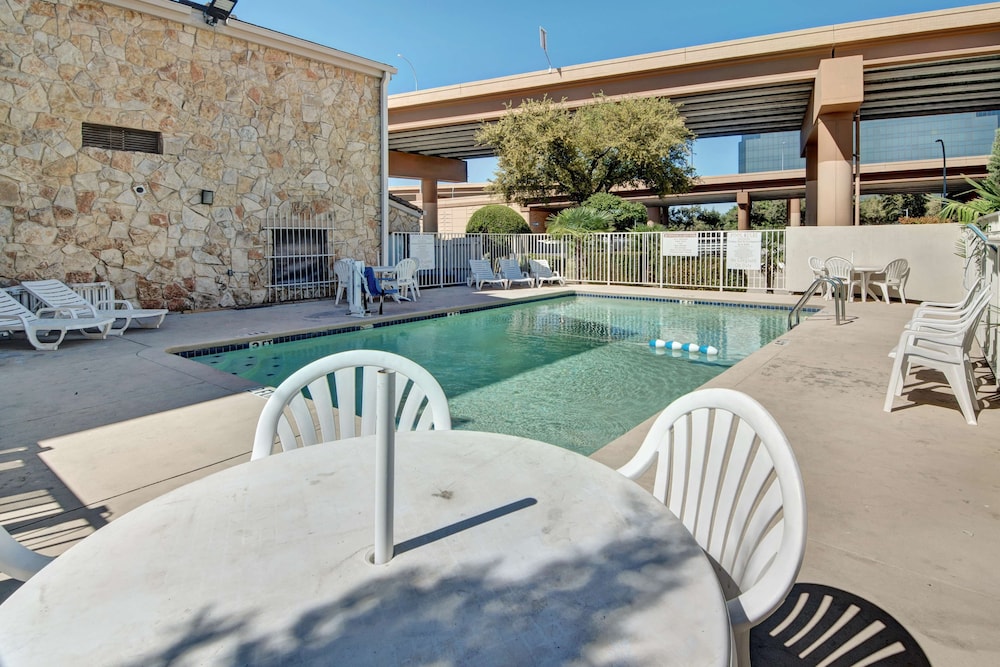 Motel6 Dallas, TX - Forest Lane 33/41