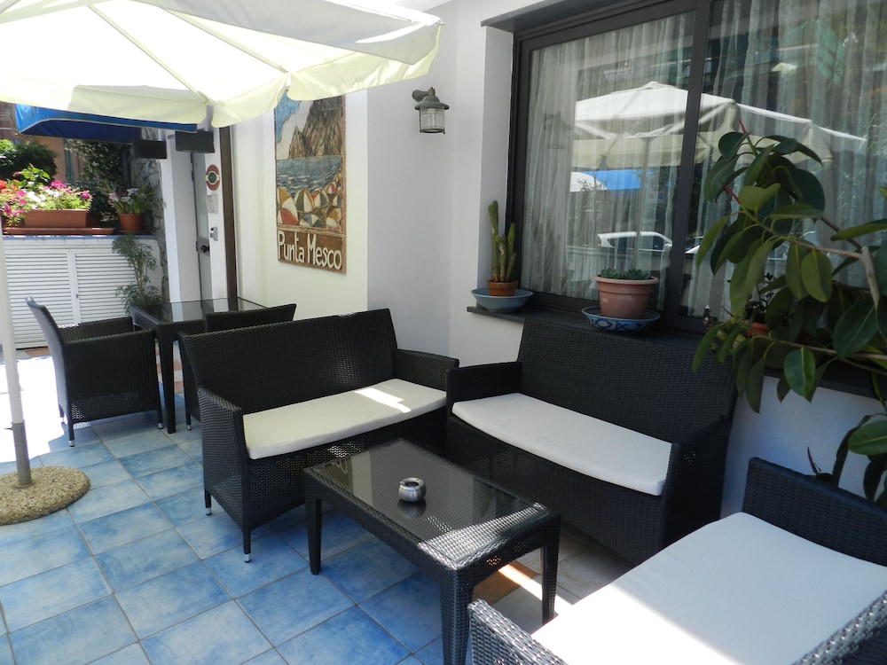 Hotel Punta Mesco 10/27