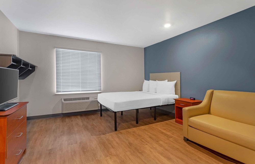 Extended Stay America - Select Suites Fort Myers - Northeast 26/39