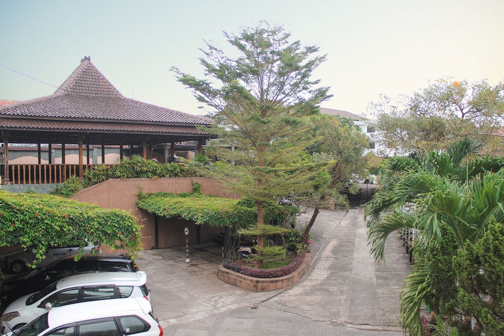 Front One Resort Yogyakarta 10/46