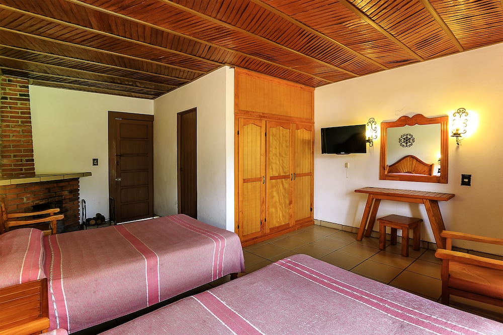 Hotel Pie de la Sierra 16/50